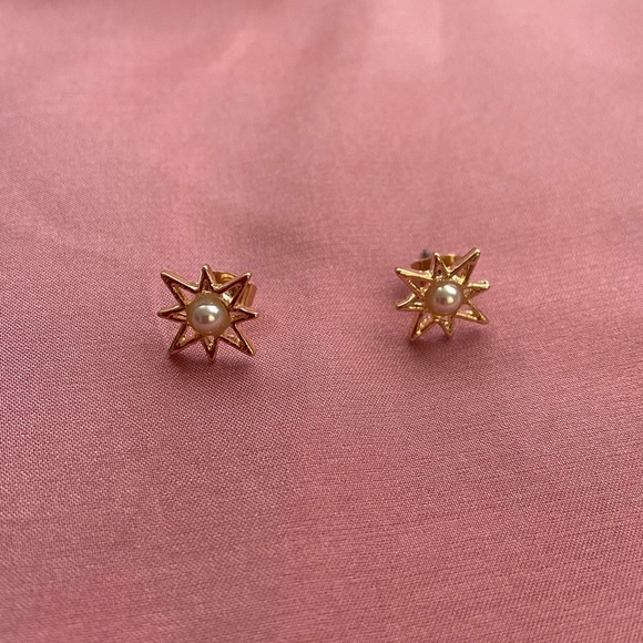 Unique Star Faux Pearl Stud Earrings - Picture 5 of 8